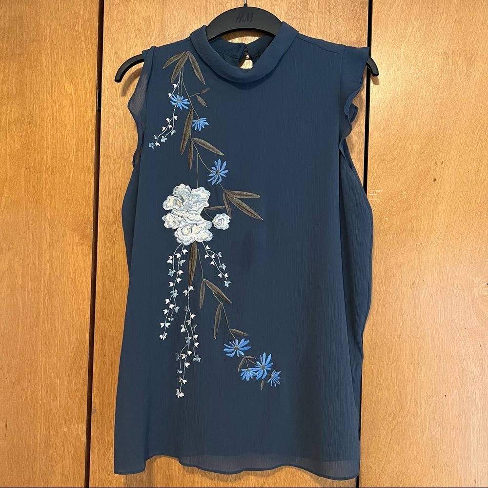 Belle vere sleeveless dress top - size M